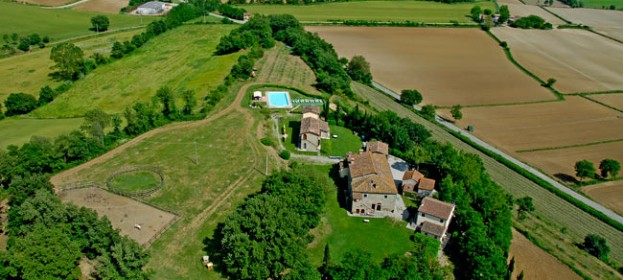 Il Sasso Farmhouse is in Tuscany, at Anghiari, among the tuscan hills of the Tiber Valley