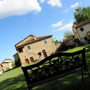 agriturismo-anghiari-in-toscana-con-ampio-giardino-12