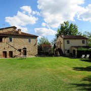 agriturismo-anghiari-in-toscana-con-ampio-giardino-5