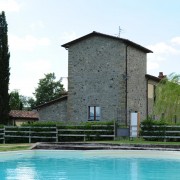 agriturismo-con-piscina-vicino-arezzo