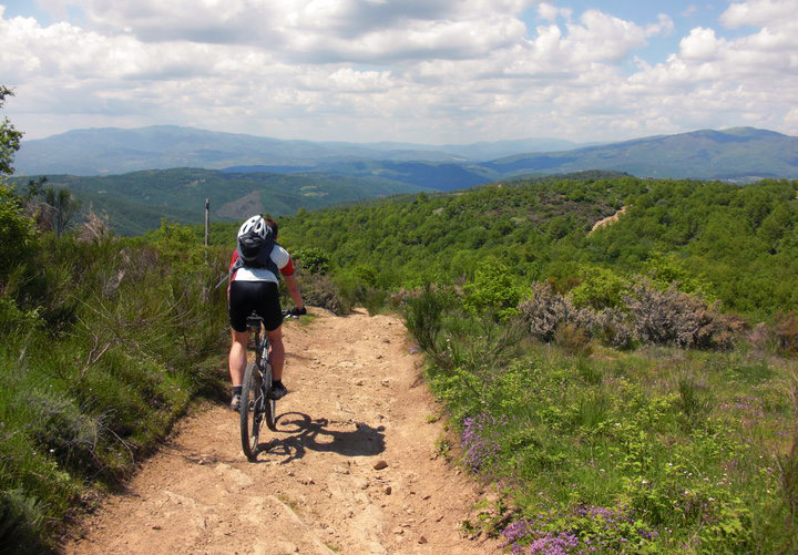 mountain-bike-percorsi-mtb-in-valtiberina-toscana-il-sasso