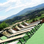 solarium-con-panorama-sulla-valle-del-sovara-agriturismo-il-sasso-