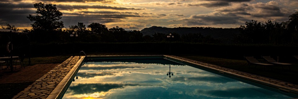 piscina-tramonto
